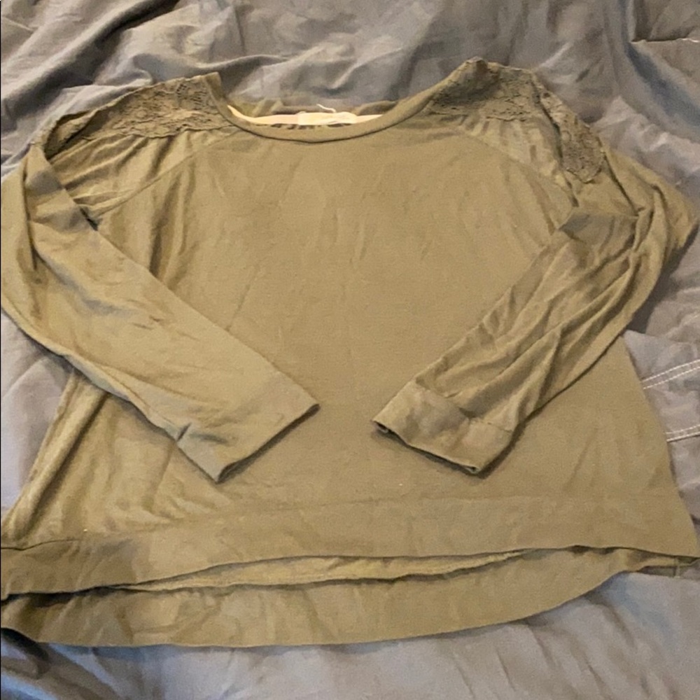 Cute lace shoulder top. Size Large.